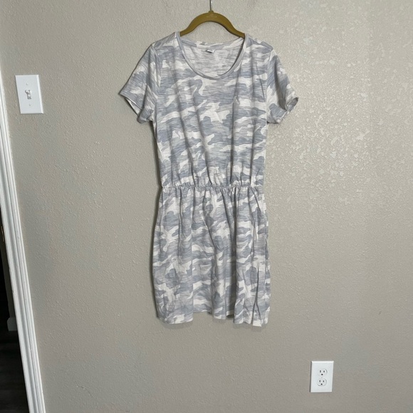 Old Navy Gray Camo Casual Dress Medium - Picture 2 of 6